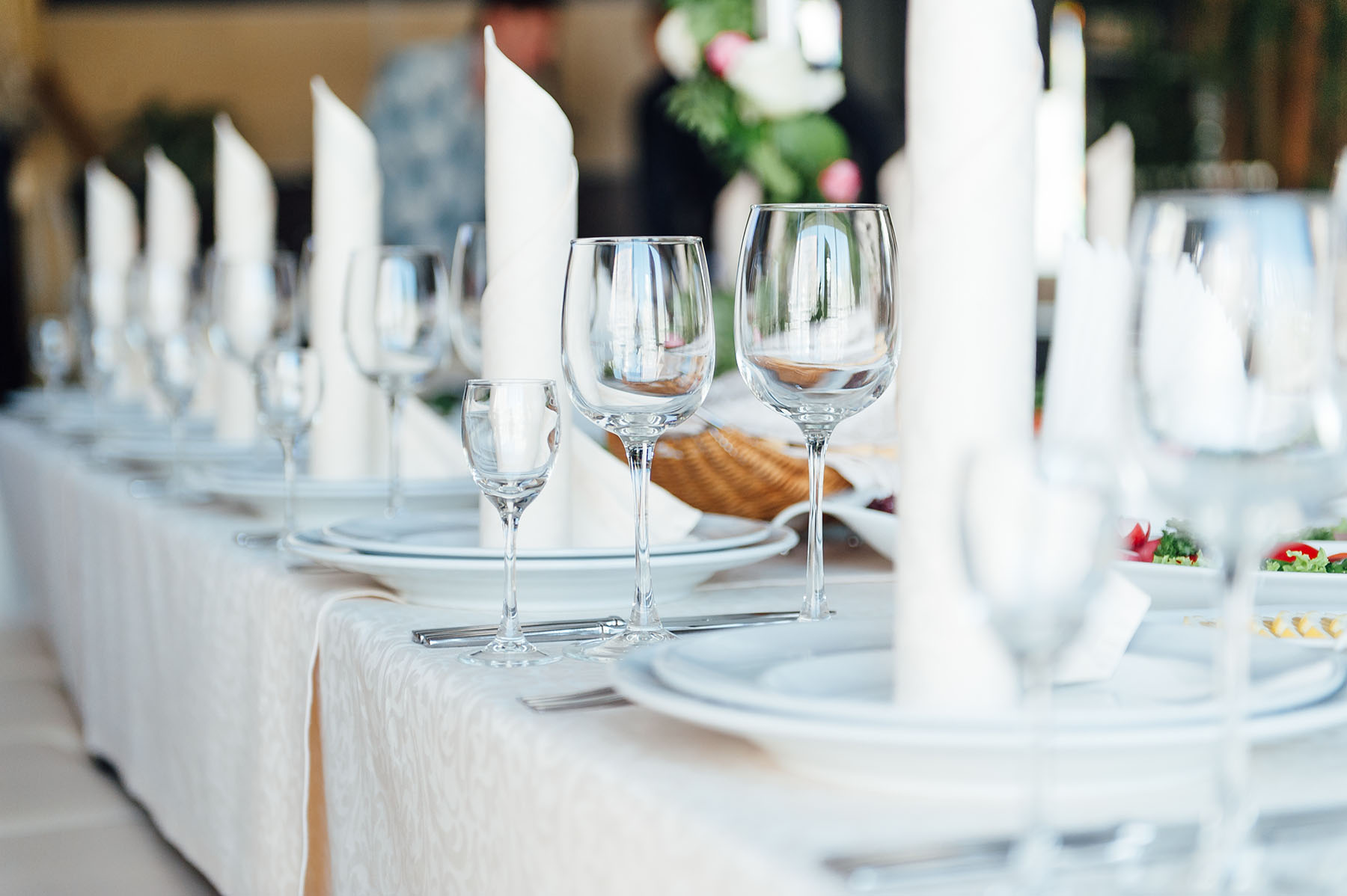 https://www.linenservicealbany.com/images/linen_services_albany_ny_restaurants-tablecloths_napkins_02.jpg?crc=3869965483